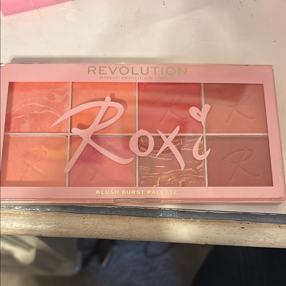 Revolution Roxi Blush Burst Palette - Pink and Orange Shades